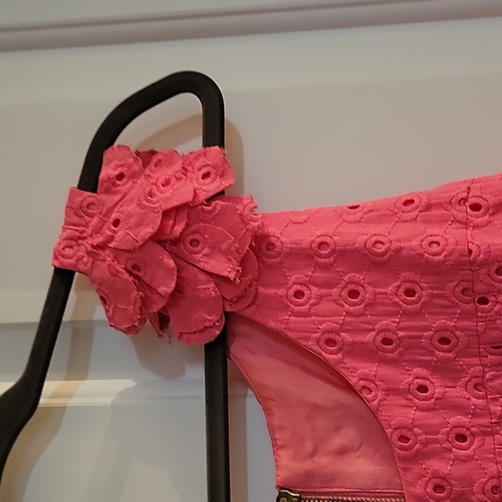 Muse fushia eyelet dress 6 - Picture 4 of 9